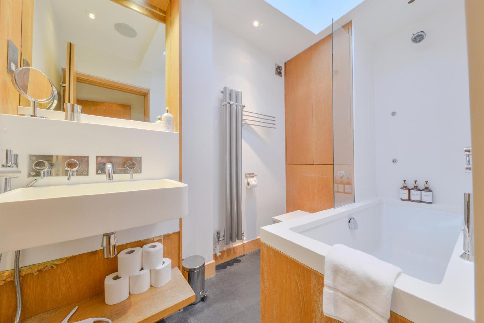 Central Two Bedroom Apartments St Albans By Central Stays Short Lets & Serviced Accommodation With Free Parking Экстерьер фото
